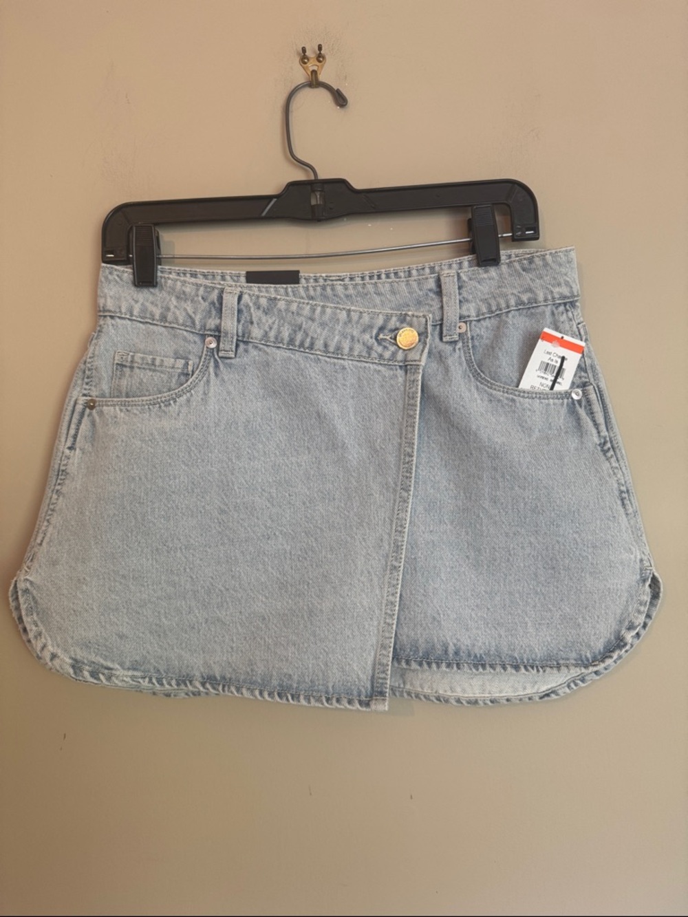NWT- BLANKNYC Denim Wrap Mini Skirt, Tea Break, Size 27 - Picture 7 of 12